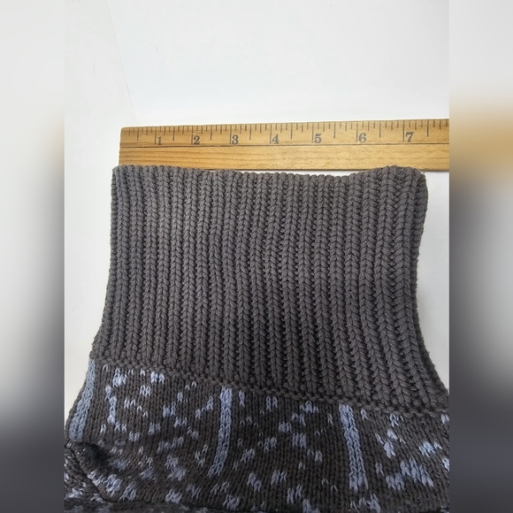 Gray and Blue Patterned Button-Up Cardigan - Picture 8 of 10